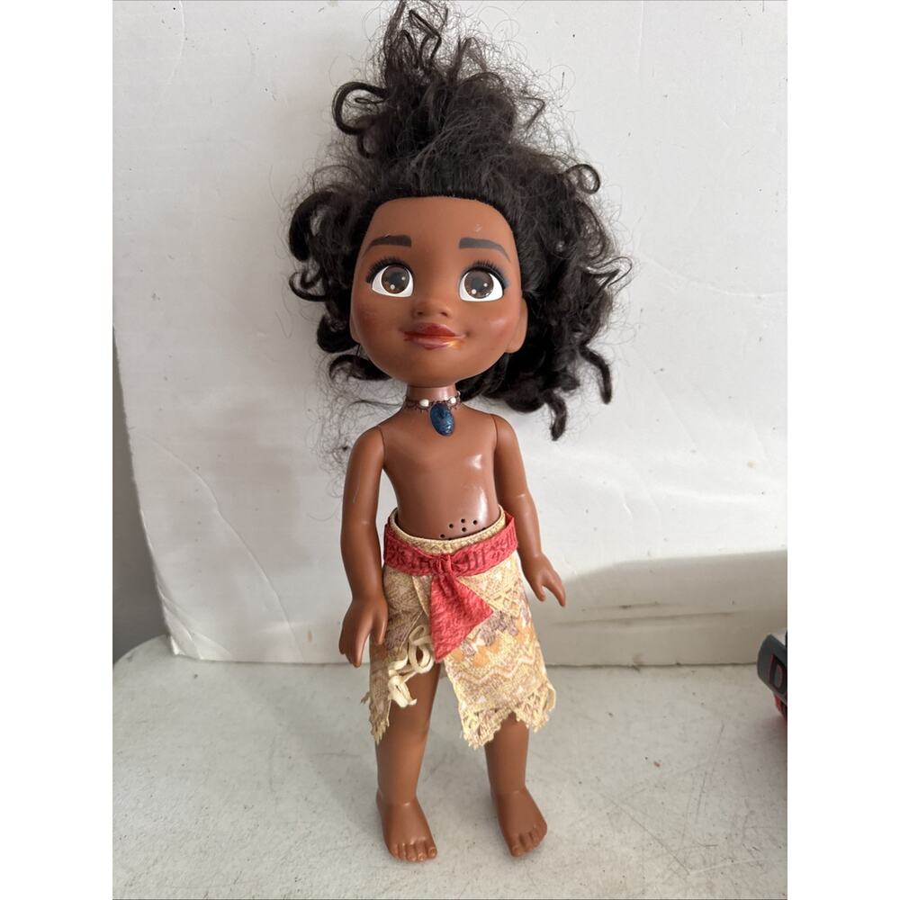Disney Princess Moana - 14 in. singing doll & light-up necklace